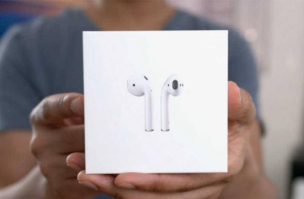 Обзор Apple AirPods 2: популярных наушников нового поколения