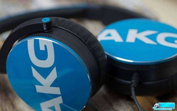 Яркие AKG Y50 – Обзор наушников для молодежи