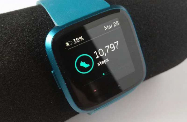 Обзор Fitbit Versa Lite Edition умных часов, объединяющих плохое и хорошее