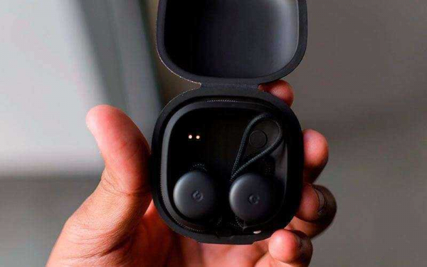 Обзор Google Pixel Buds — Умных беспроводных наушников с переводчиком