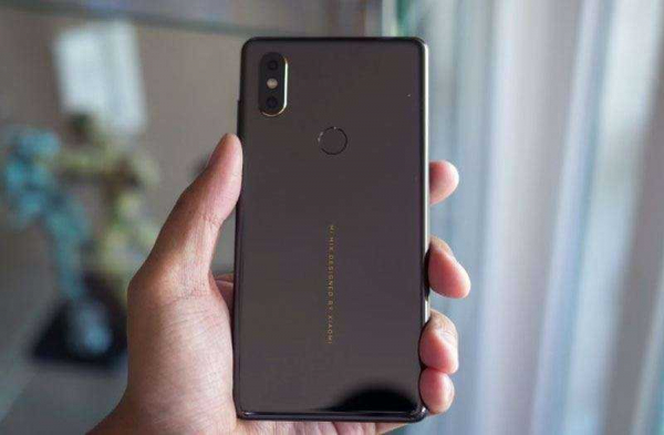 Обзор Xiaomi Mi Mix 2s: смартфон обновляется, блеск остаётся